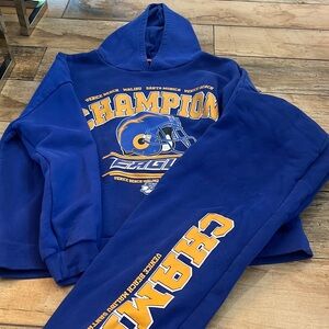 Editkted sweatshirt and sweatpants sold together